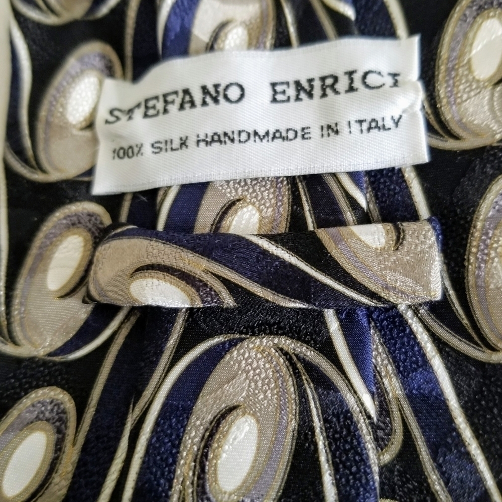 Italian Men's Handmade Silk Tie 4"W x 59"L - Picture 4 of 4